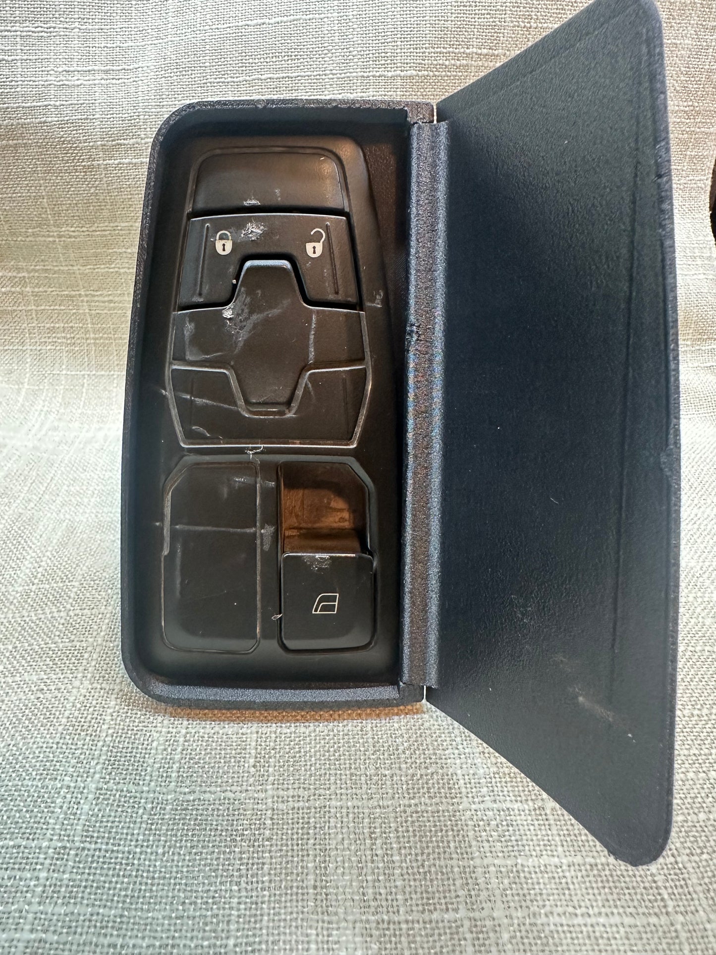 Volvo VNL Switch Mate 2018-24